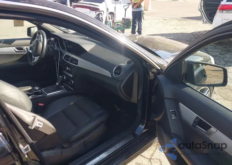 2013 Mercedes-Benz C 300 Sport 4Matic z USA, uszkodzony, nr VIN WDDGF8AB6DG131643